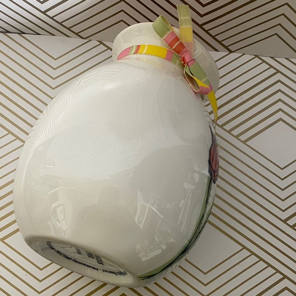 Starbucks Floral White Ceramic Vase with tulips - Picture 8 of 8